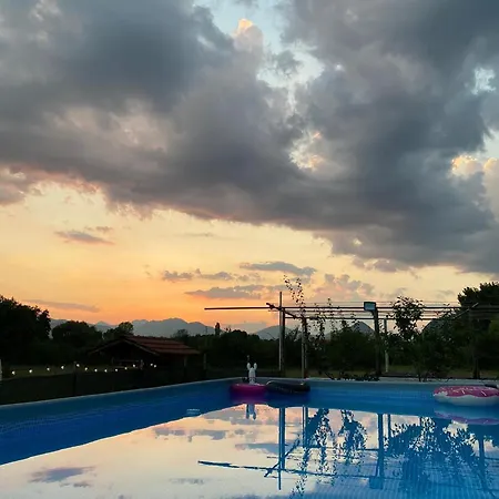 Ravenna With Swimming Pool 루브스키